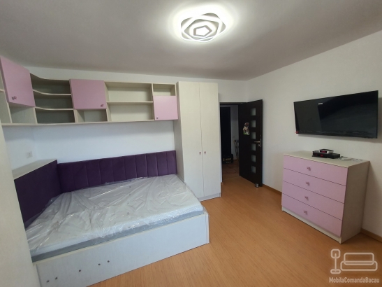 Mobilier dormitor copil la comandă – pat cu somieră rabatabilă, birou pe colț și corpuri modulare