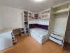 Mobilier dormitor copil la comandă – pat cu somieră rabatabilă, birou pe colț și corpuri modulare