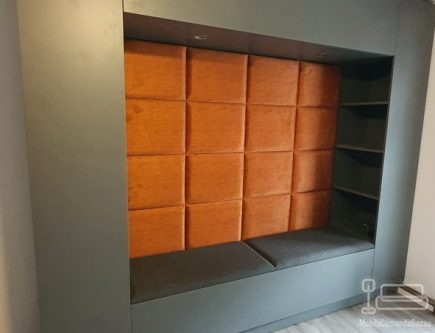 Mobilier hol tapițat cu mască de calorifer și corp centrală