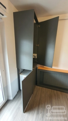 Mobilier hol tapițat cu mască de calorifer și corp centrală