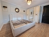 Mobilier dormitor din lemn – pat 160×200, 2 noptiere și dulap cu oglinzi (Bacău)