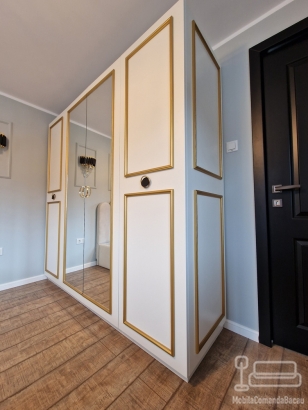 Mobilier dormitor din lemn – pat 160×200, 2 noptiere și dulap cu oglinzi (Bacău)