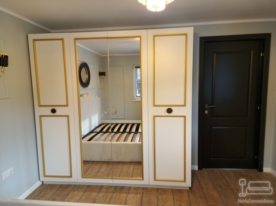 Mobilier dormitor din lemn – pat 160×200, 2 noptiere și dulap cu oglinzi (Bacău)