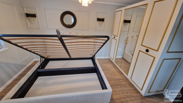 Mobilier dormitor din lemn – pat 160×200, 2 noptiere și dulap cu oglinzi (Bacău)