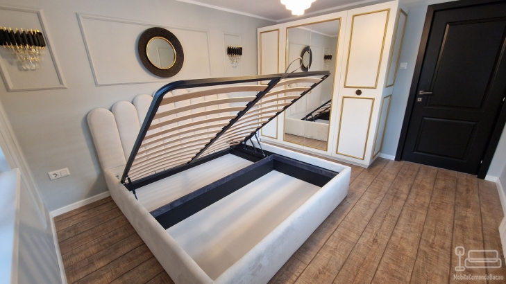 Mobilier dormitor din lemn – pat 160×200, 2 noptiere și dulap cu oglinzi (Bacău)