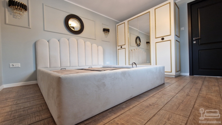Mobilier dormitor din lemn – pat 160×200, 2 noptiere și dulap cu oglinzi (Bacău)
