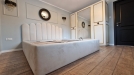 Mobilier dormitor din lemn – pat 160×200, 2 noptiere și dulap cu oglinzi (Bacău)