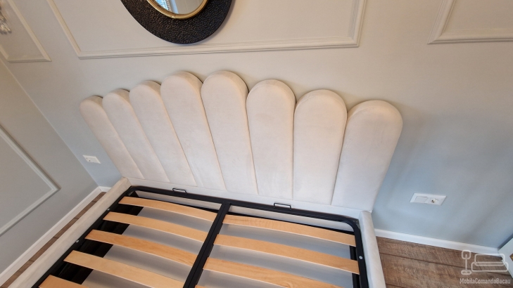Mobilier dormitor din lemn – pat 160×200, 2 noptiere și dulap cu oglinzi (Bacău)
