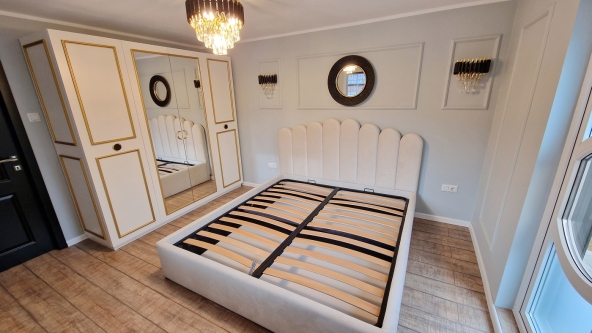 Mobilier dormitor din lemn cu pat tapițat și dulap 2100×600×2100 mm – Bacău