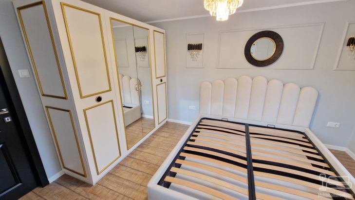 Mobilier dormitor din lemn cu pat tapițat și dulap 2100×600×2100 mm – Bacău