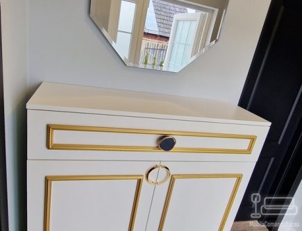 Mobilier hol din lemn cu sertare și oglindă octogon – Bacău