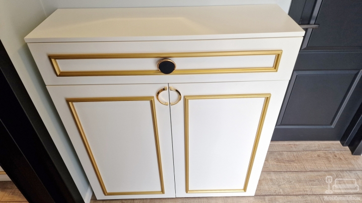 Mobilier hol din lemn cu sertare și oglindă octogon – Bacău