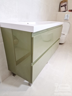 Mobilier baie din MDF vopsit lucios – corp dublu pentru chiuvete și soldat înalt