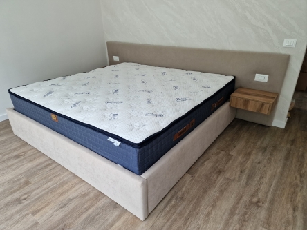 Pat tapitat cu somieră rabatabilă 200×180 cm – depozitare XXL, confort premium