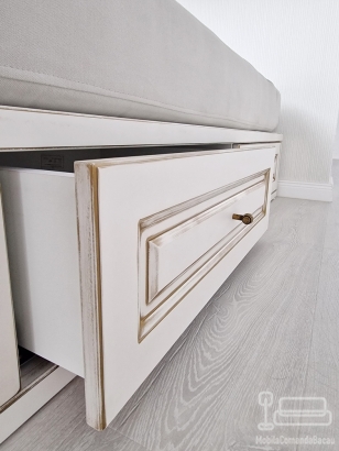 Zonă de lectură din MDF vopsit cu patină aurie – bancă cu saltea și depozitare, 2200 mm, Bacău