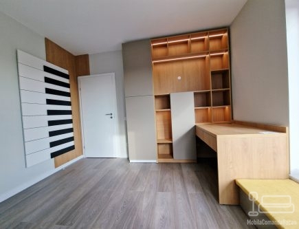 Ansamblu mobilier dormitor cu pat rabatabil vertical și „corp tip pian” – Iași