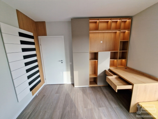 Ansamblu mobilier dormitor cu pat rabatabil vertical și „corp tip pian” – Iași
