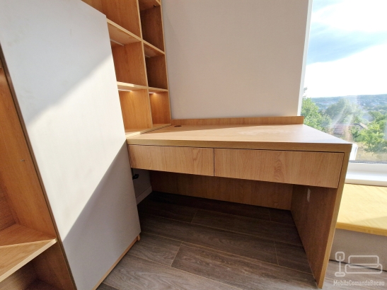 Ansamblu mobilier dormitor cu pat rabatabil vertical și „corp tip pian” – Iași