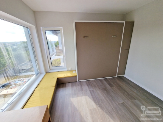 Ansamblu mobilier dormitor cu pat rabatabil vertical și „corp tip pian” – Iași