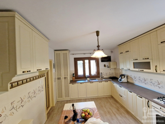 Mobilier bucătărie MDF vopsit – corp centrală & mască calorifer, jud. Bacău