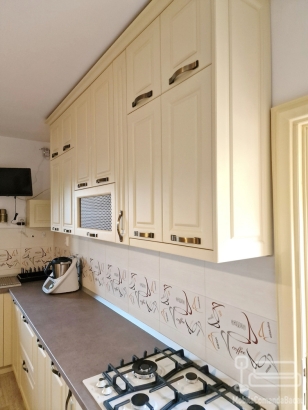 Mobilier bucătărie MDF vopsit – corp centrală & mască calorifer, jud. Bacău