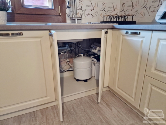 Mobilier bucătărie MDF vopsit – corp centrală & mască calorifer, jud. Bacău