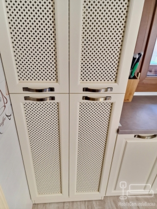 Mobilier bucătărie MDF vopsit – corp centrală & mască calorifer, jud. Bacău