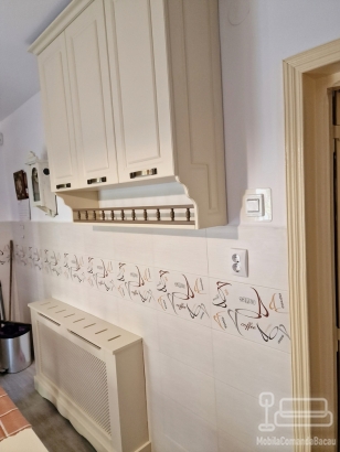 Mobilier bucătărie MDF vopsit – corp centrală & mască calorifer, jud. Bacău