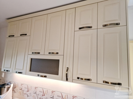 Mobilier bucătărie MDF vopsit – corp centrală & mască calorifer, jud. Bacău