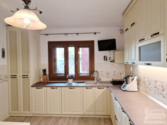 Mobilier bucătărie MDF vopsit – corp centrală & mască calorifer, jud. Bacău