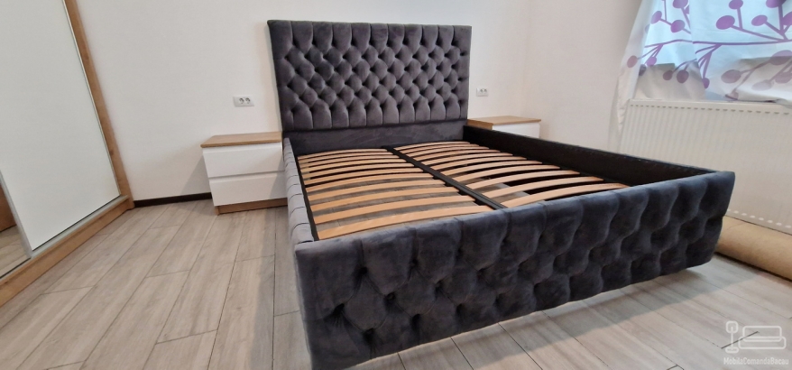 Mobilier dormitor cu pat tapițat și dressing cu uși glisante – Bacău