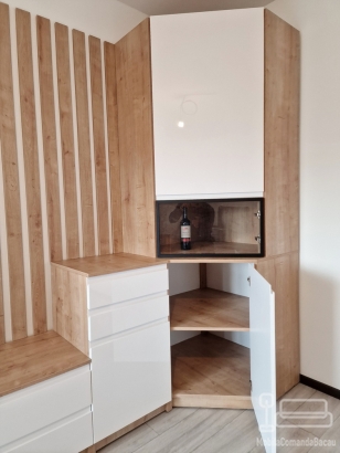 Mobilier living din MDF vopsit cu riflaje – design modern, soft-close Blum