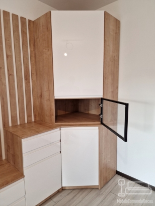 Mobilier living din MDF vopsit cu riflaje – design modern, soft-close Blum