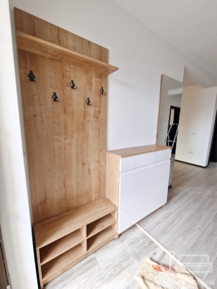 Mobilier hol din MDF vopsit lucios – 2,5 m, cu feronerie Blum soft-close