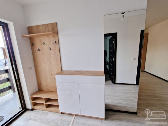 Mobilier hol din MDF vopsit lucios – 2,5 m, cu feronerie Blum soft-close