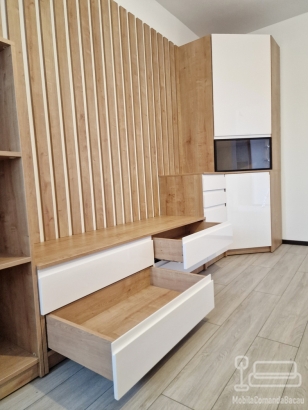 Mobilier living din MDF vopsit cu riflaje – design modern, soft-close Blum