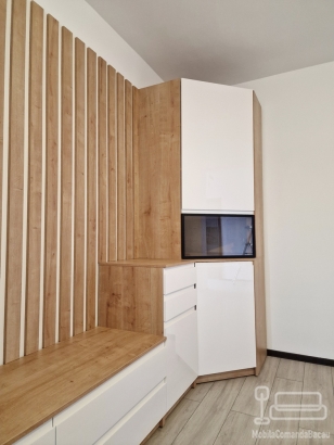 Mobilier living din MDF vopsit cu riflaje – design modern, soft-close Blum