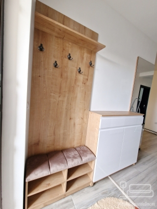 Mobilier hol din MDF vopsit lucios – 2,5 m, cu feronerie Blum soft-close