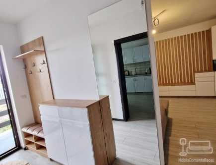 Mobilier hol din MDF vopsit lucios – 2,5 m, cu feronerie Blum soft-close