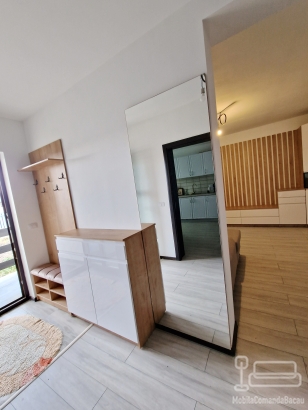 Mobilier hol din MDF vopsit lucios – 2,5 m, cu feronerie Blum soft-close