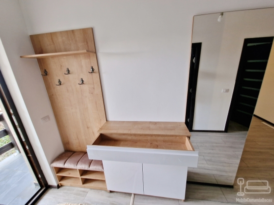 Mobilier hol din MDF vopsit lucios – 2,5 m, cu feronerie Blum soft-close