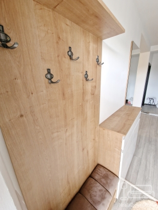 Mobilier hol din MDF vopsit lucios – 2,5 m, cu feronerie Blum soft-close