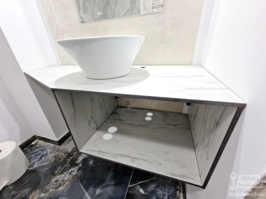 Corp chiuvetă baie din HPL – 1200 × 450 × 400 mm, montaj la Pensiunea Podu’ cu Lanțuri (Bacău)