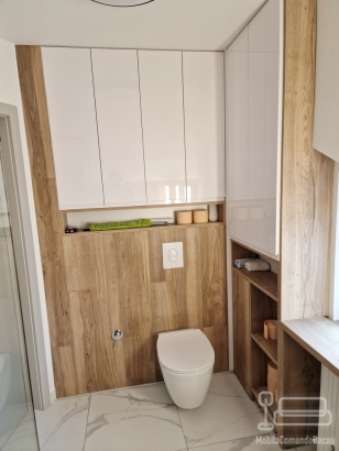 Mobilier de baie din MDF vopsit lucios – depozitare eficientă, finisaj premium & feronerie Blum