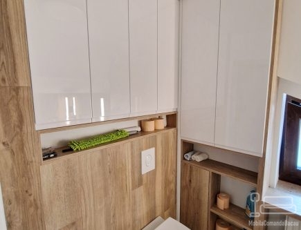 Mobilier de baie din MDF vopsit lucios – depozitare eficientă, finisaj premium & feronerie Blum