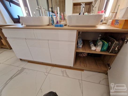 Mobilier de baie din MDF vopsit lucios – depozitare eficientă, finisaj premium & feronerie Blum