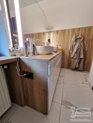 Mobilier de baie din MDF vopsit lucios – depozitare eficientă, finisaj premium & feronerie Blum