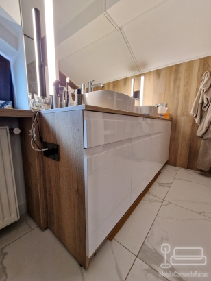 Mobilier de baie din MDF vopsit lucios – depozitare eficientă, finisaj premium & feronerie Blum
