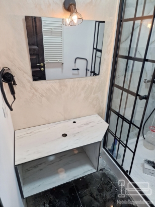 Corp chiuvetă baie din HPL – 1100 × 450 × 400 mm, montaj Pensiunea Podu’ cu Lanțuri, Bacău
