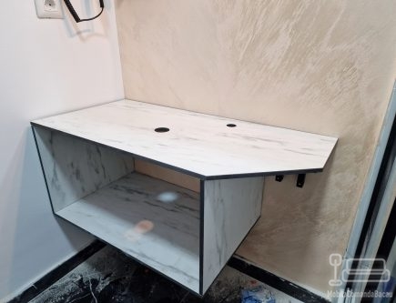 Corp chiuvetă baie din HPL – 1100 × 450 × 400 mm, montaj Pensiunea Podu’ cu Lanțuri, Bacău